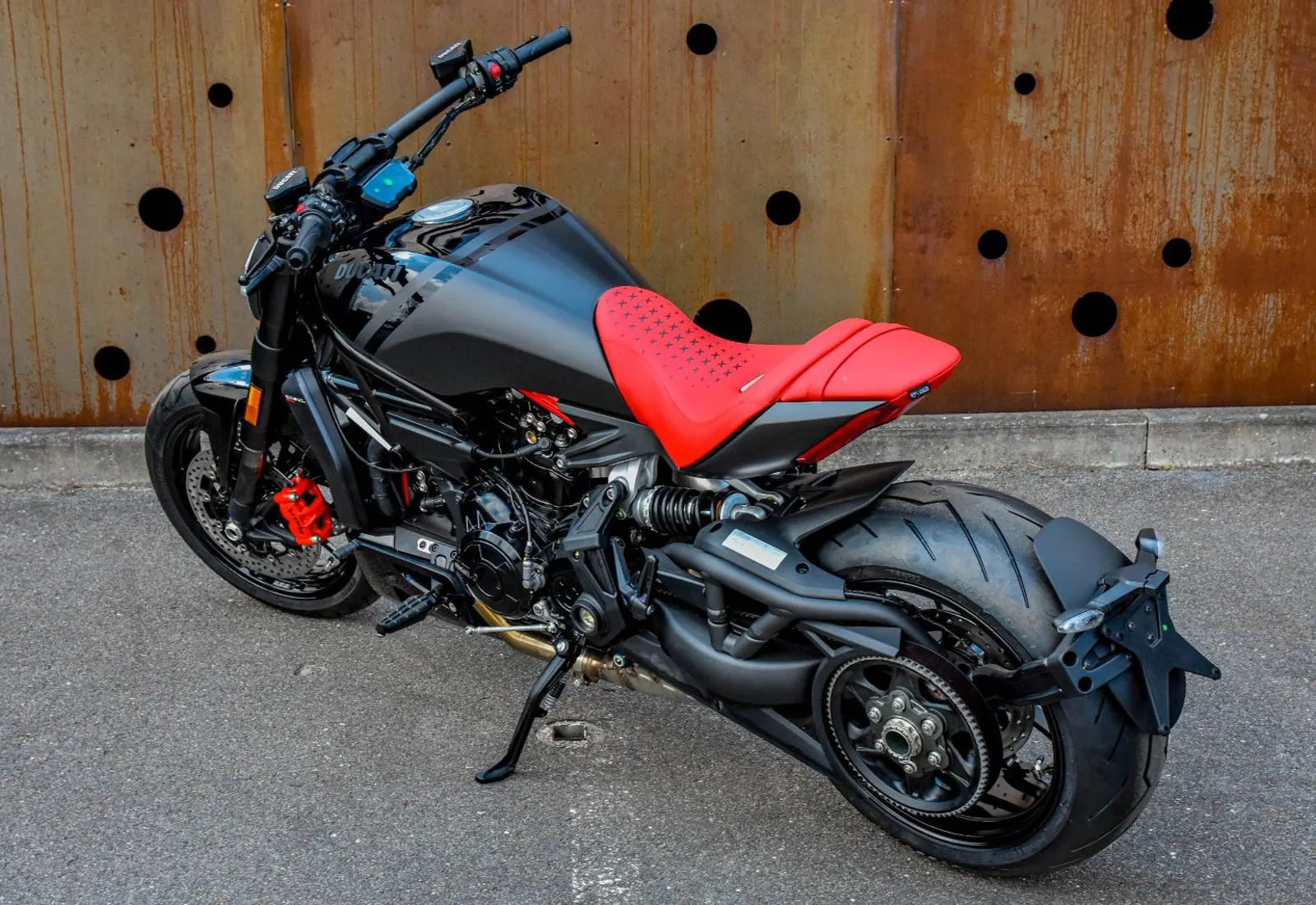 Ducati X-Diavel Nera * POLTRONA FRAU * 1 OF 500 * LIMITED ED - 42260