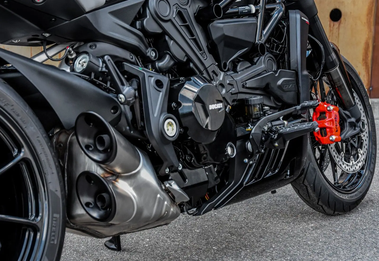 Ducati X-Diavel Nera * POLTRONA FRAU * 1 OF 500 * LIMITED ED - 41980