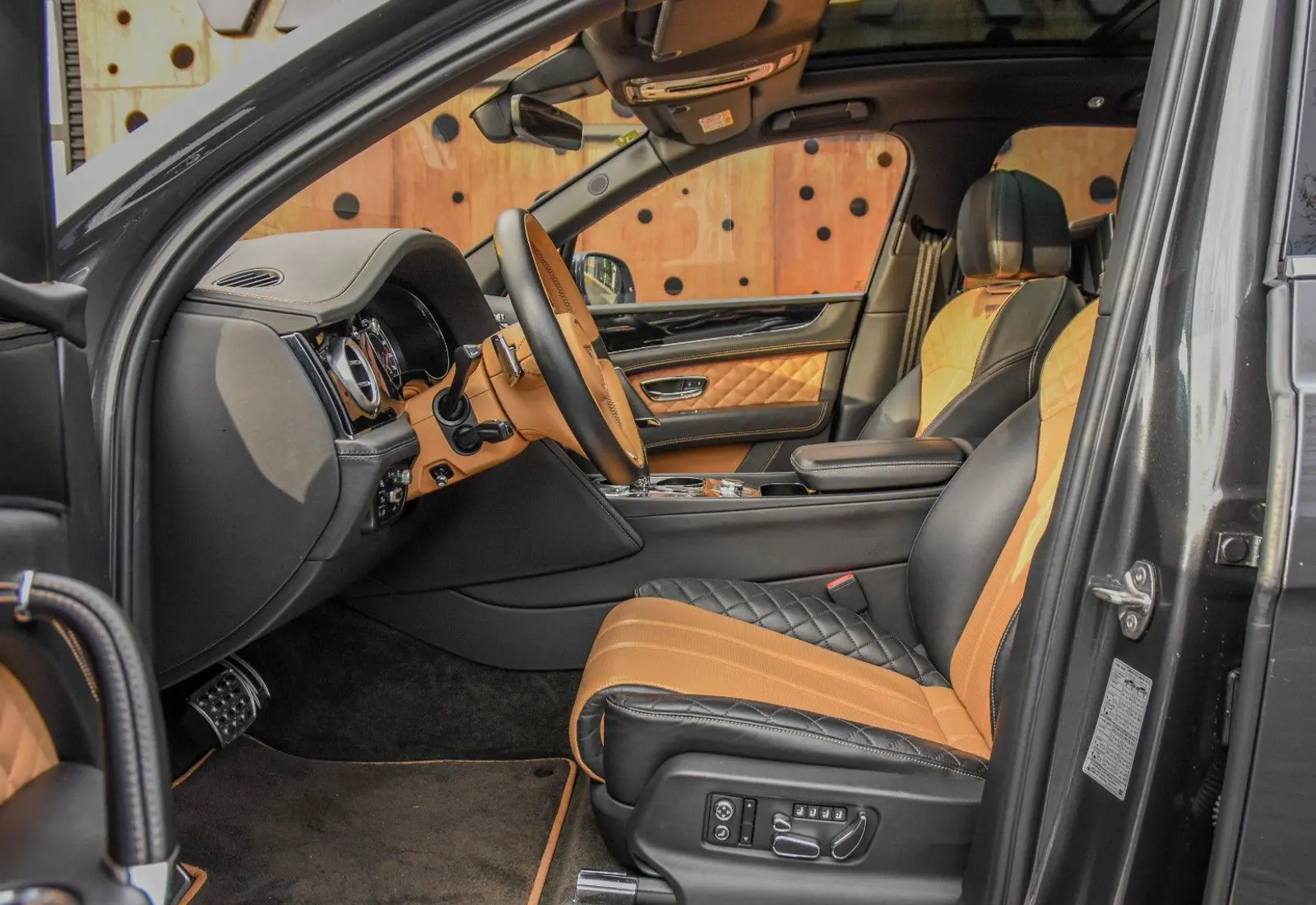 Bentley Bentayga V8 Diesel * 4 SEAT * REAR-ENT * MASSAGE * VOLL - 42959