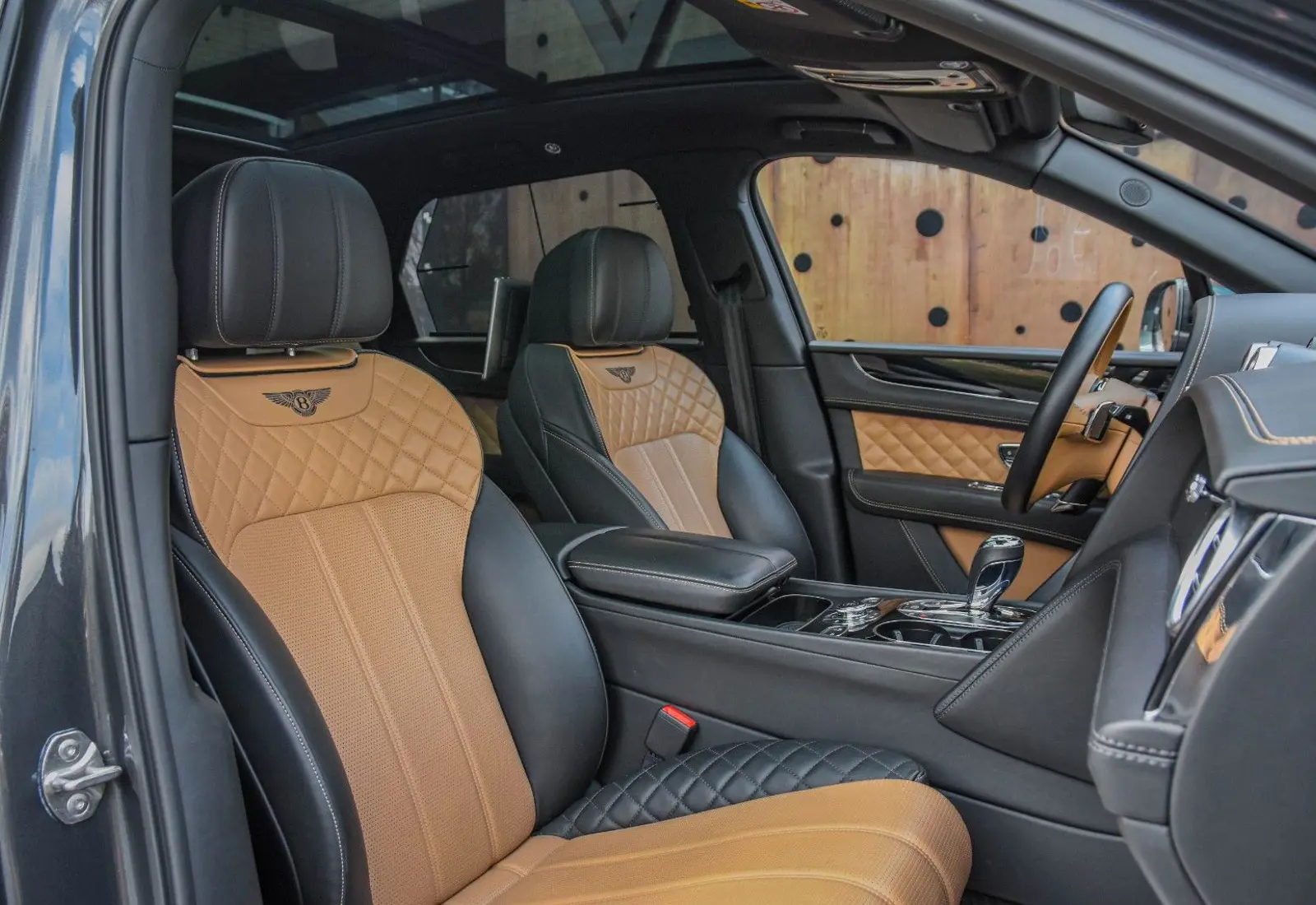 Bentley Bentayga V8 Diesel * 4 SEAT * REAR-ENT * MASSAGE * VOLL - 42968