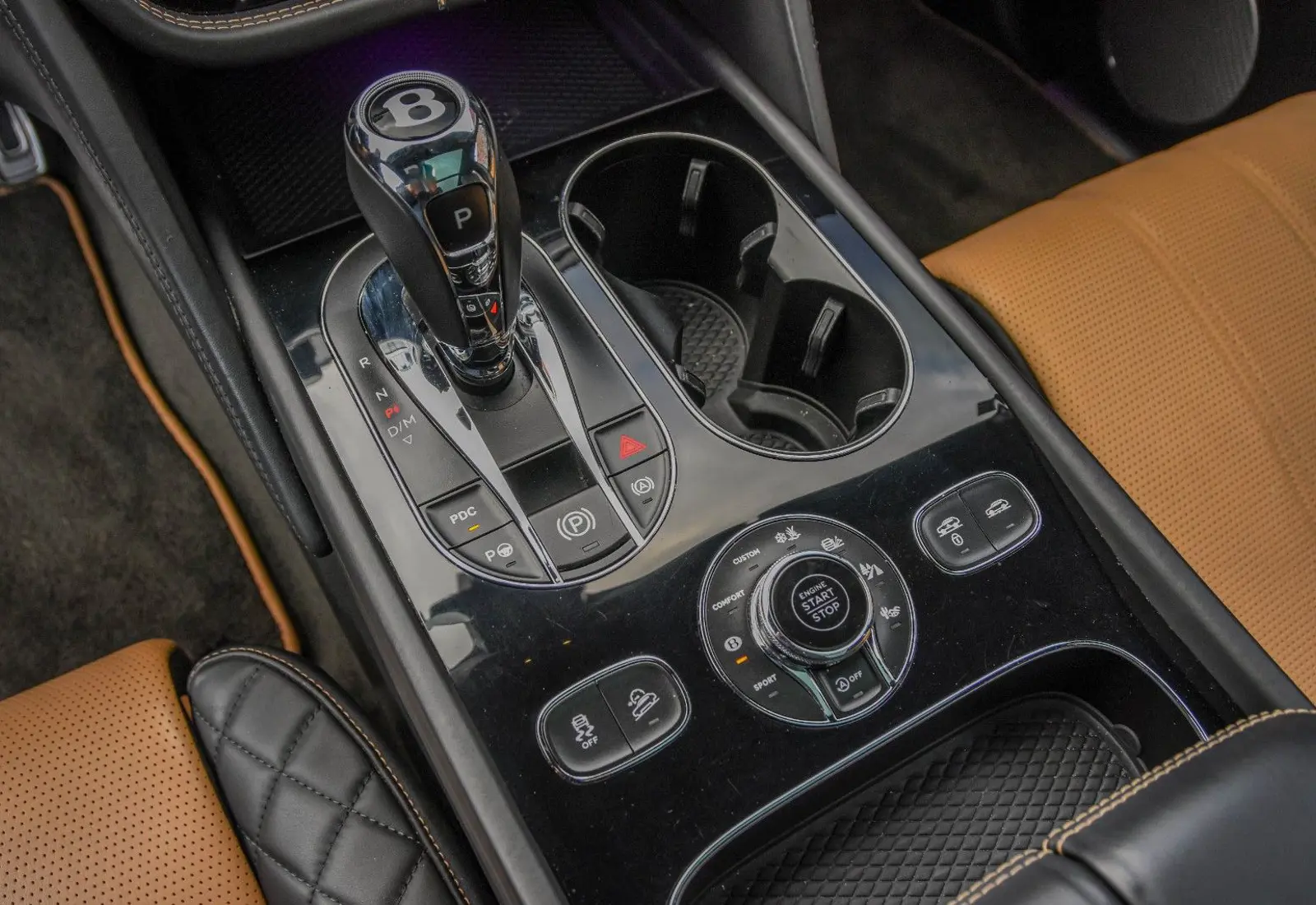 Bentley Bentayga V8 Diesel * 4 SEAT * REAR-ENT * MASSAGE * VOLL - 42963