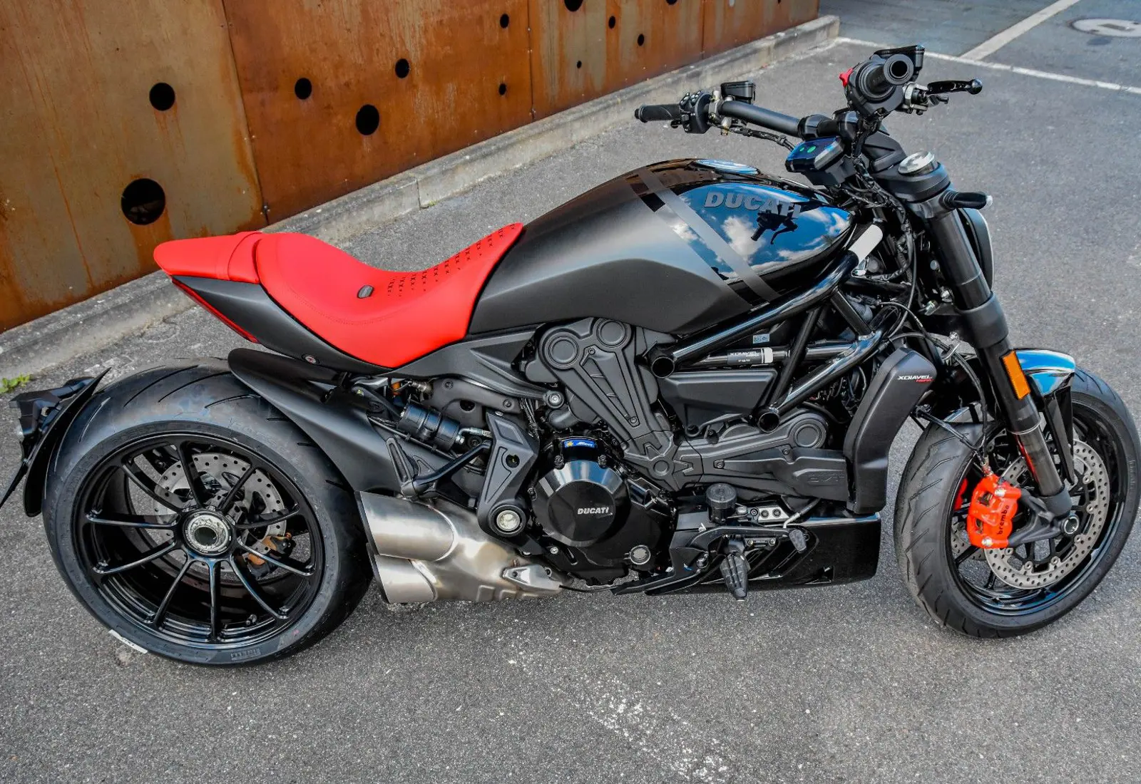 Ducati X-Diavel Nera * POLTRONA FRAU * 1 OF 500 * LIMITED ED - 42254
