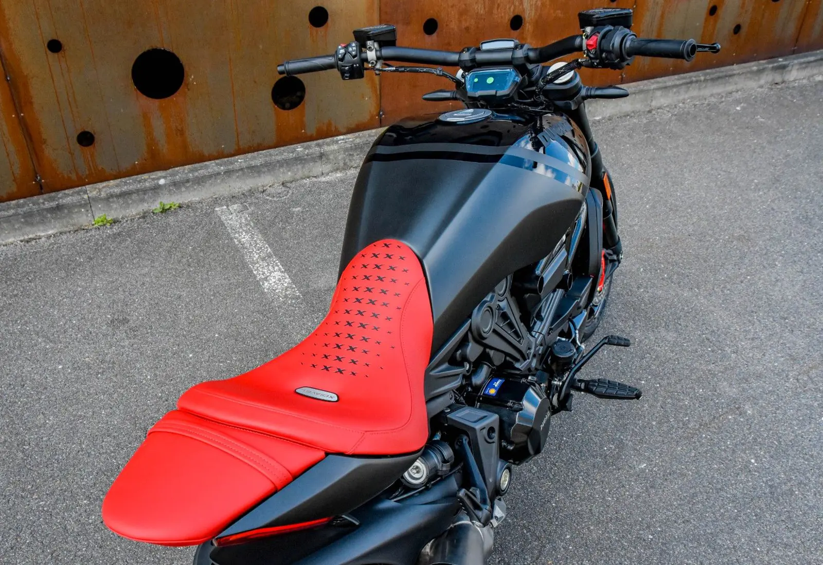 Ducati X-Diavel Nera * POLTRONA FRAU * 1 OF 500 * LIMITED ED - 42257