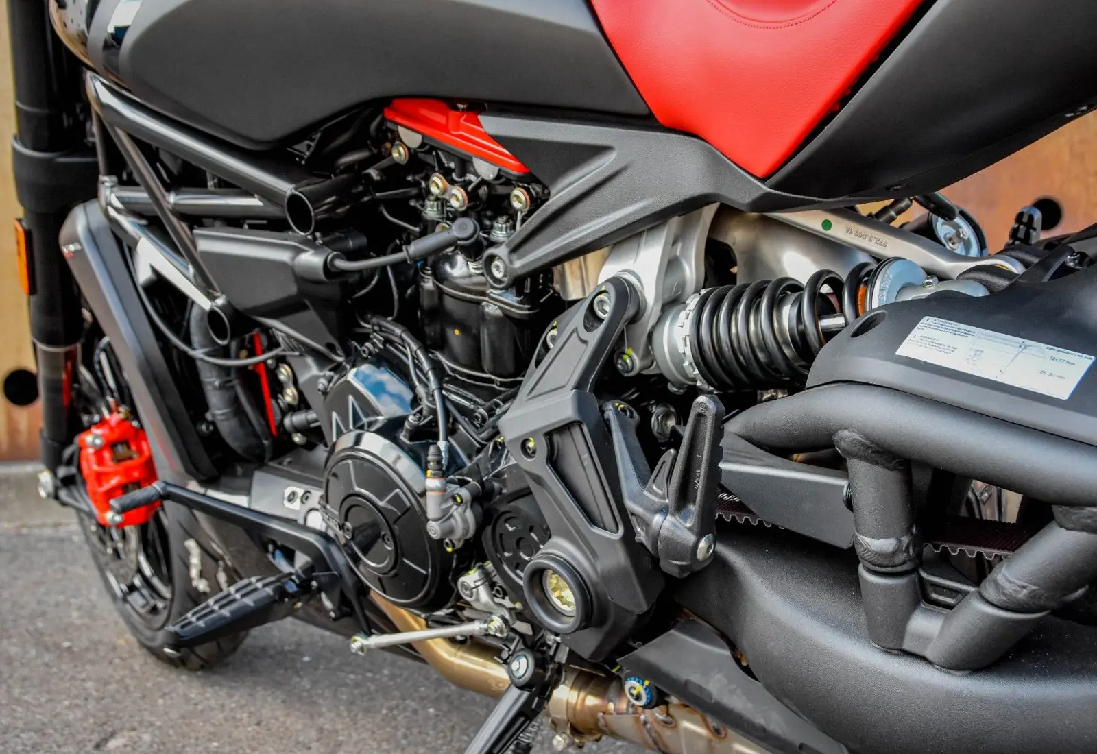 Ducati X-Diavel Nera * POLTRONA FRAU * 1 OF 500 * LIMITED ED - 42268