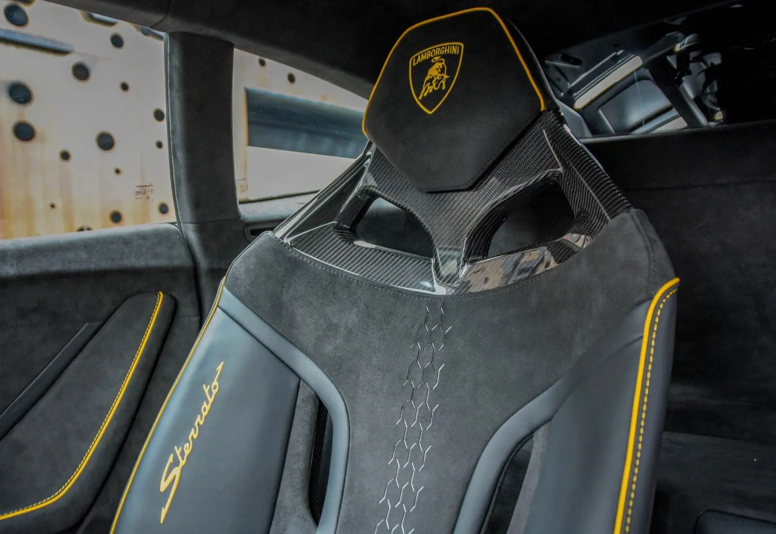 Lamborghini Huracán Sterrato * 1/1499 * CARBON SEATS * ROOF RACK *  - 49535